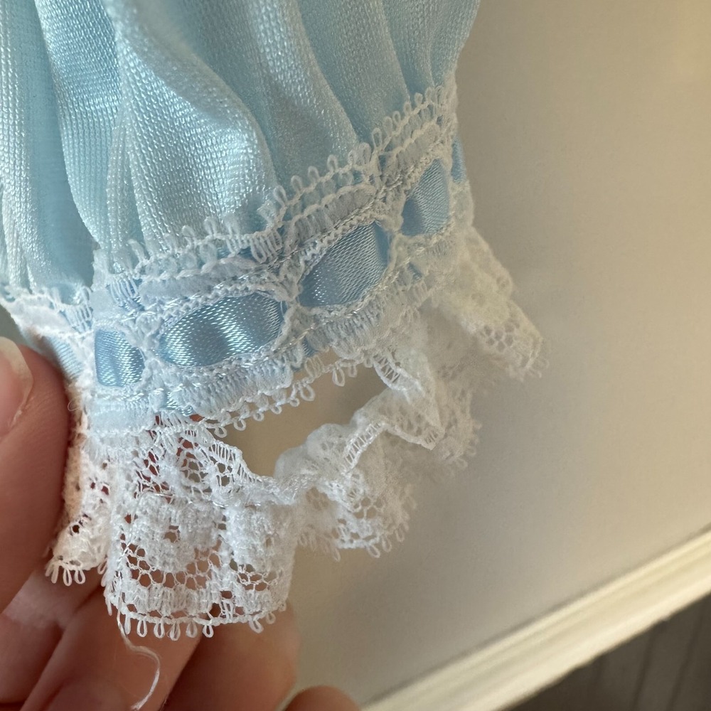 Vintage SEARS Powder Blue Peignoir Long Robe 36 Medium Eyelet Lace Trim Cottage - Picture 5 of 10